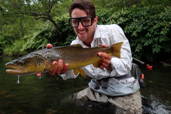 guided fly fishing in the pocono moutains for big wild trout with filingo fly fishing (905)