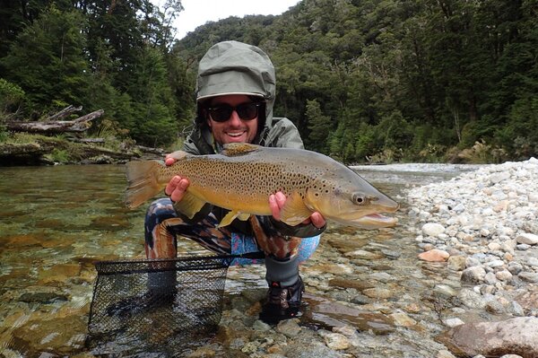 guided fly fishing in the pocono mountains for brown trout and brook trout with filingo fly fishing (711)